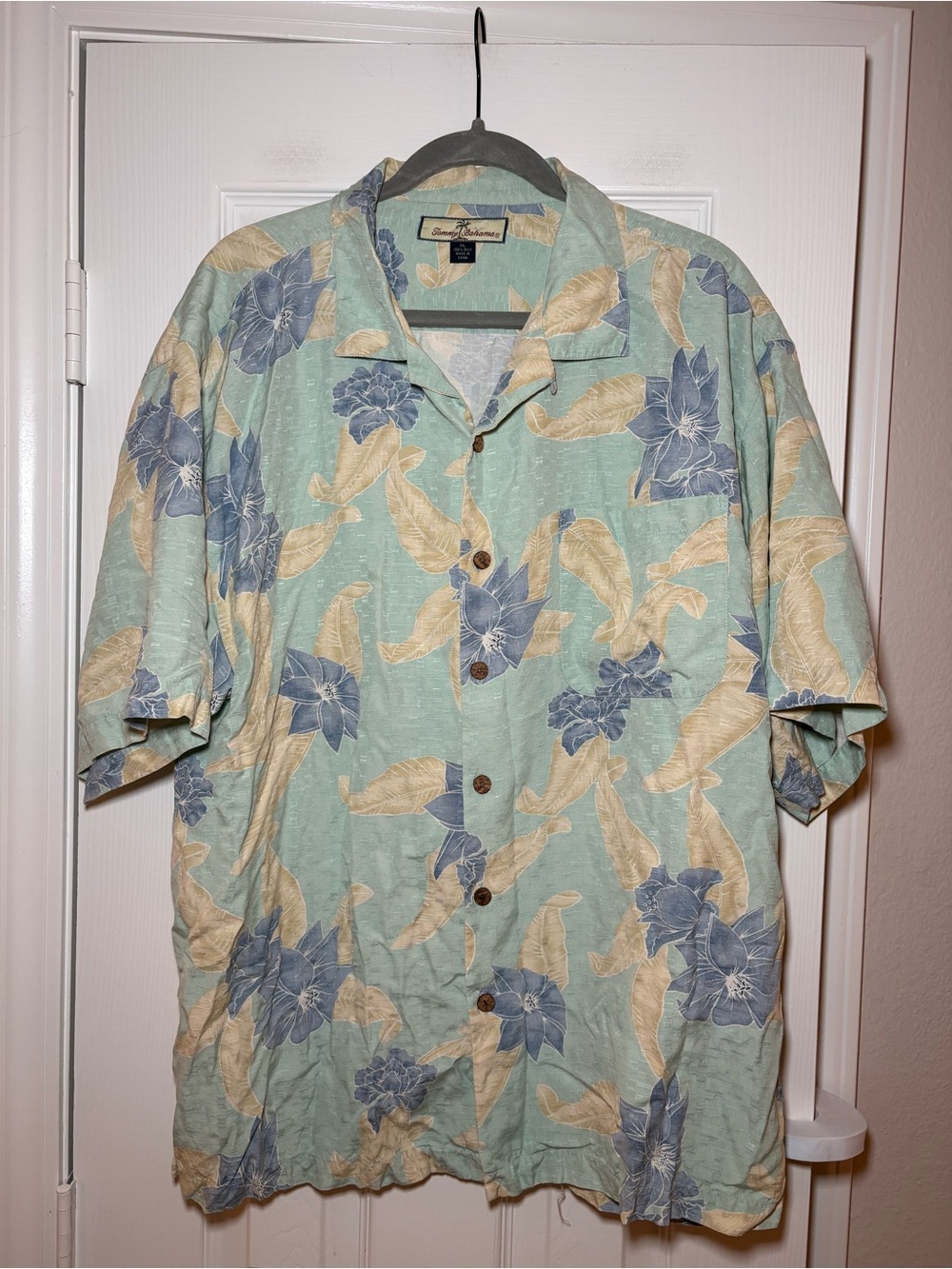 Tommy Bahama 100% Silk Hawaiian Camp Shirt Tropical Floral Print XL